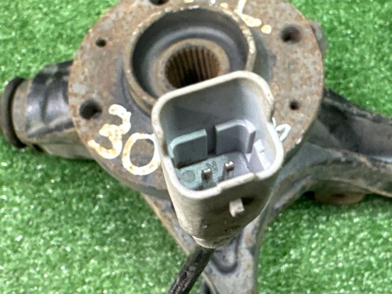 Кулак поворотный Peugeot 307