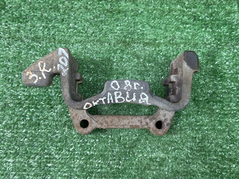 Скоба суппорта Skoda Octavia A5