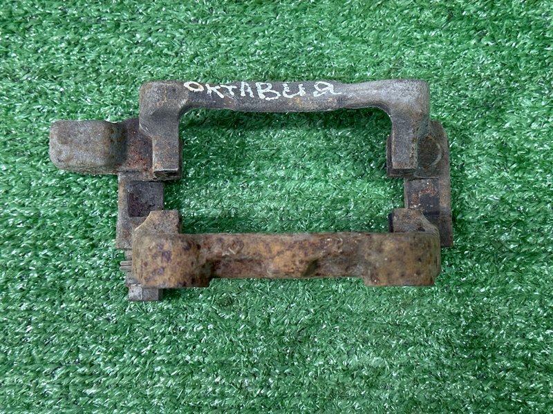 Скоба суппорта Skoda Octavia A5