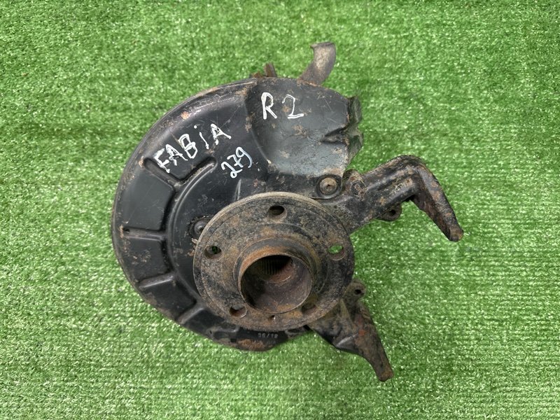 Кулак поворотный Skoda Fabia 2