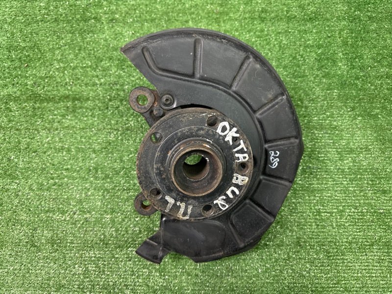 Кулак поворотный Skoda Octavia A5