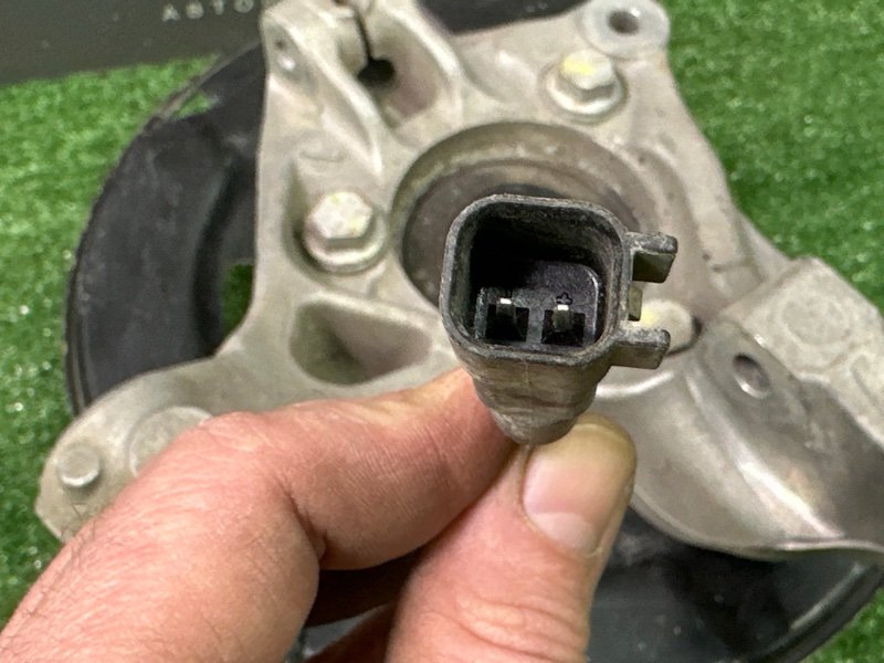 Кулак поворотный Opel Astra J