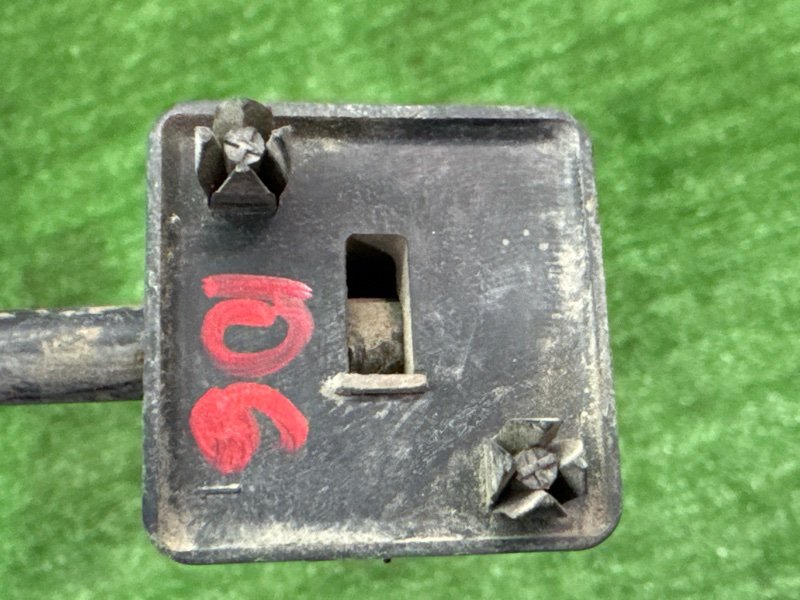 Упор капота Chevrolet Cruze