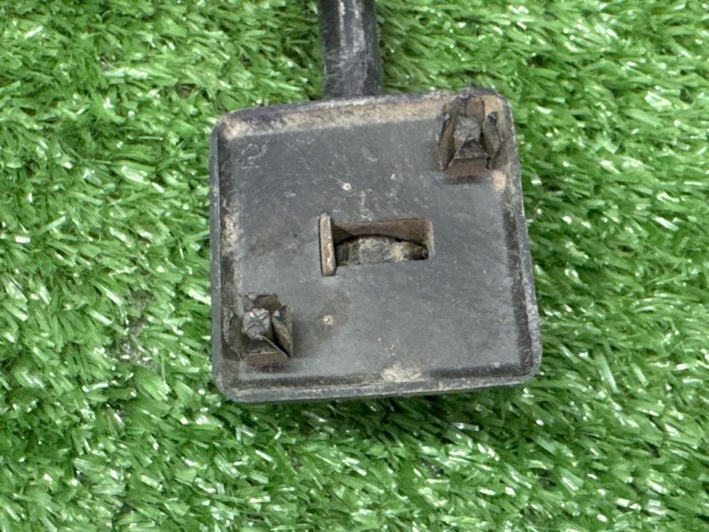 Упор капота Chevrolet Cruze