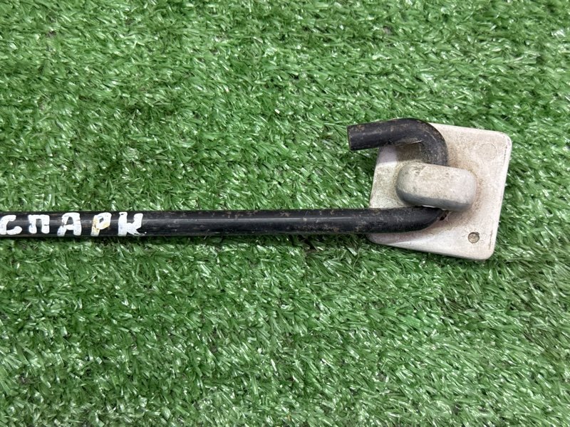 Упор капота Chevrolet Spark M200