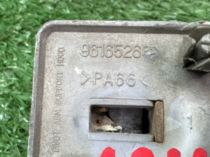 Упор капота Chevrolet Spark M200