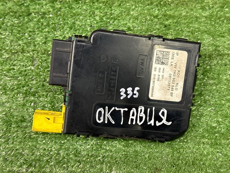 Блок управления подрулевыми переключателями Skoda Octavia A5