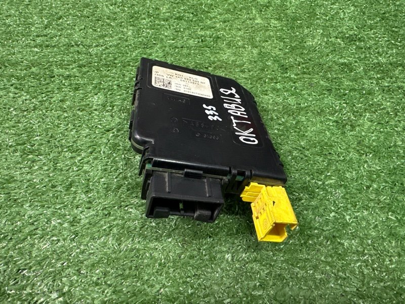 Блок управления подрулевыми переключателями Skoda Octavia A5