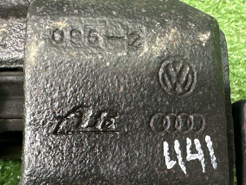 Суппорт тормозной Skoda Octavia A5