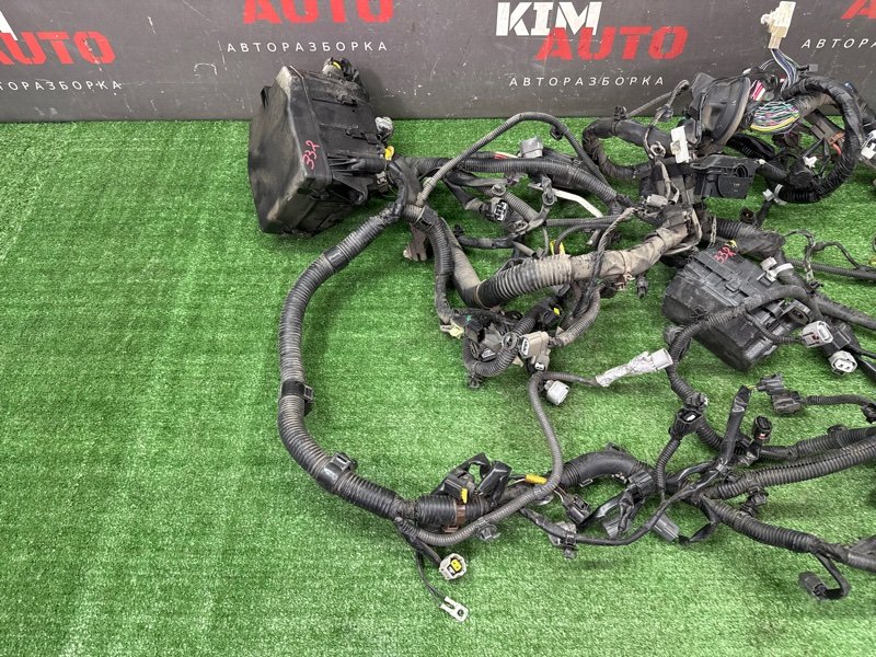 Проводка моторного отсека с блоком предохранителей Mitsubishi Outlander 3