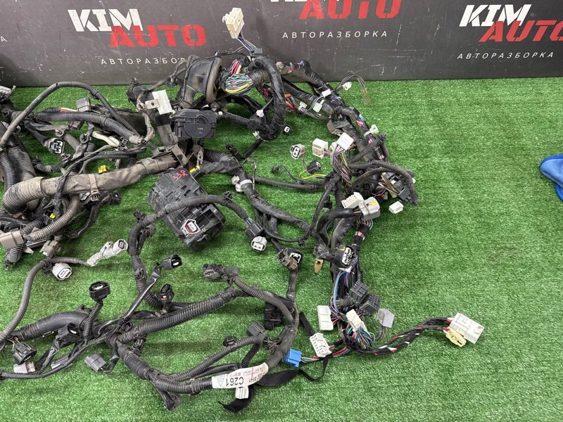 Проводка моторного отсека с блоком предохранителей Mitsubishi Outlander 3