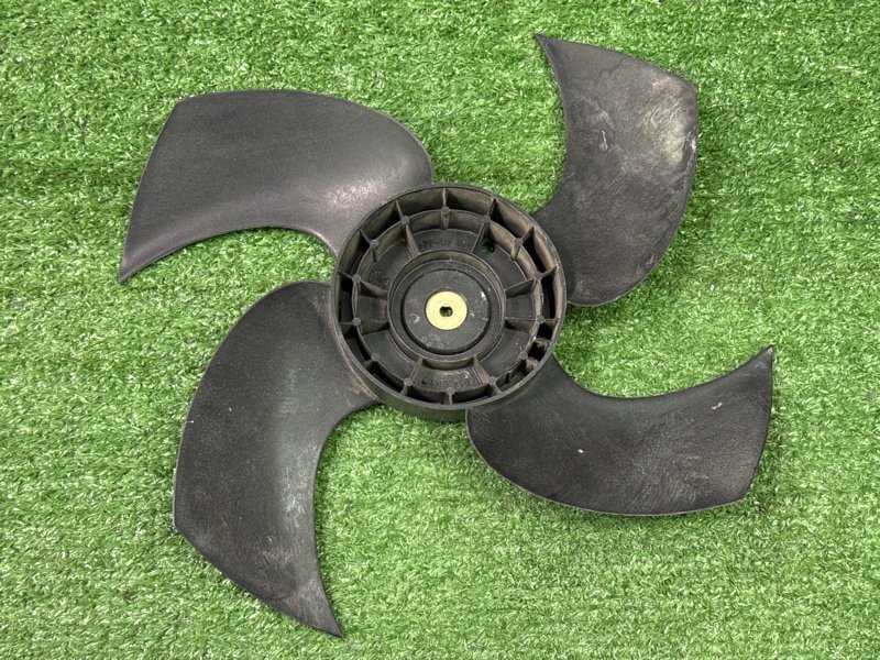 Вентилятор охлаждения радиатора Nissan Primera P11