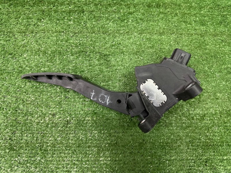 Педаль газа Peugeot 107