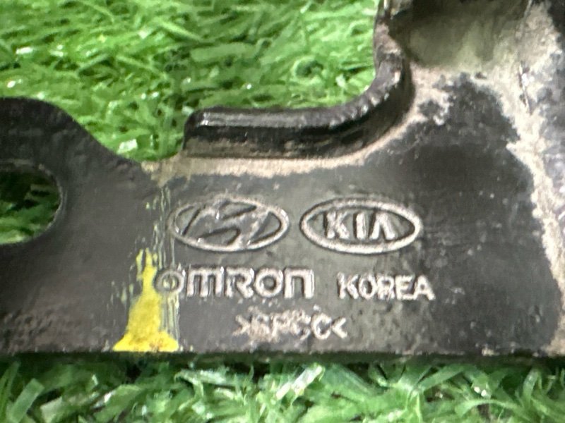 Концевик капота Kia Ceed 2 JD