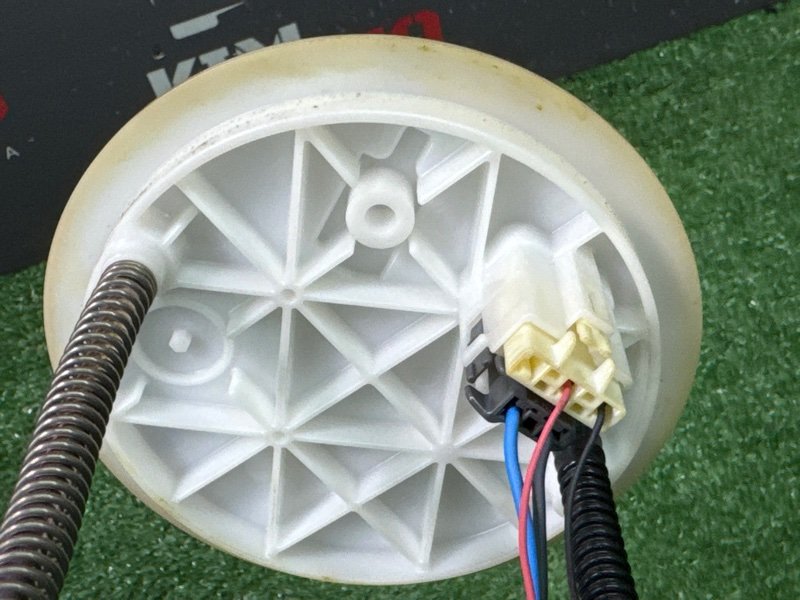 Топливный насос Mitsubishi Outlander 3