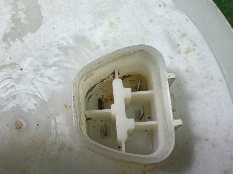 Топливный насос Toyota Land Cruiser 200