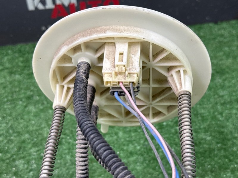 Топливный насос Toyota Land Cruiser 200