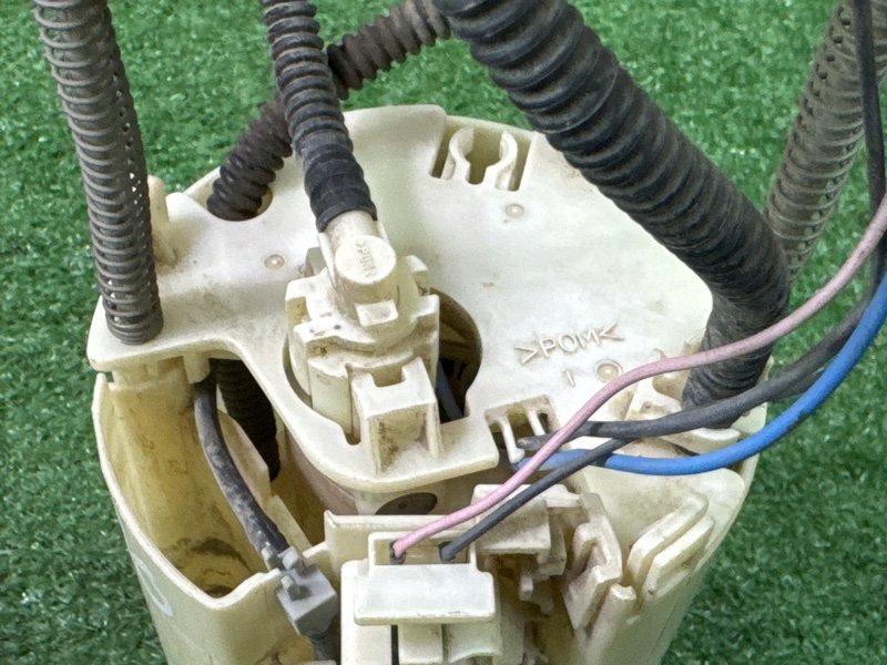 Топливный насос Toyota Land Cruiser 200