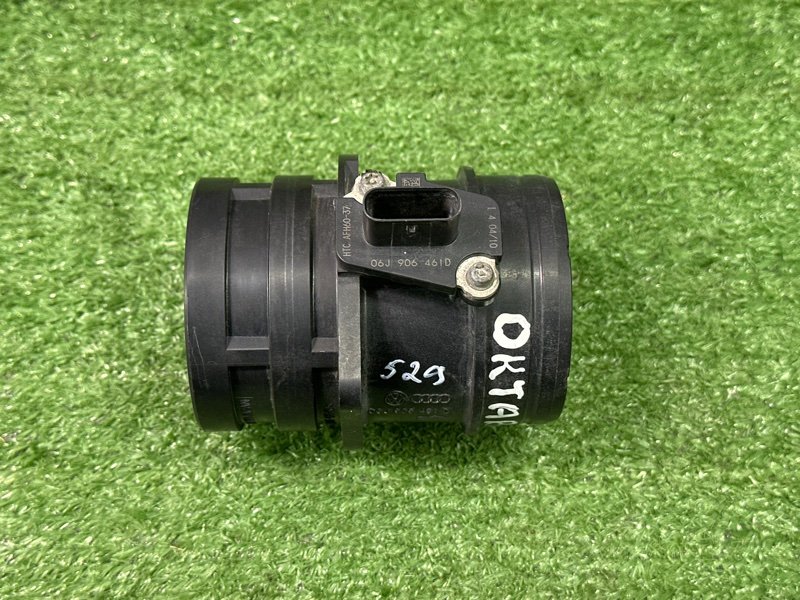 Датчик массового расхода воздуха ДМРВ Skoda Octavia A5