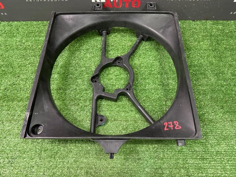 Диффузор вентилятора Nissan Primera P11