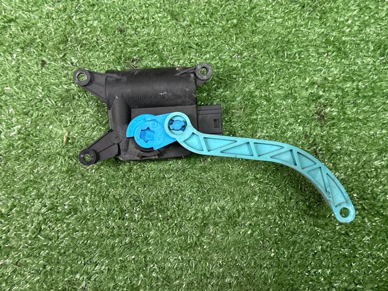 Сервопривод заслонки печки Skoda Octavia A5