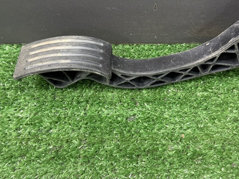 Педаль газа Ford C-Max