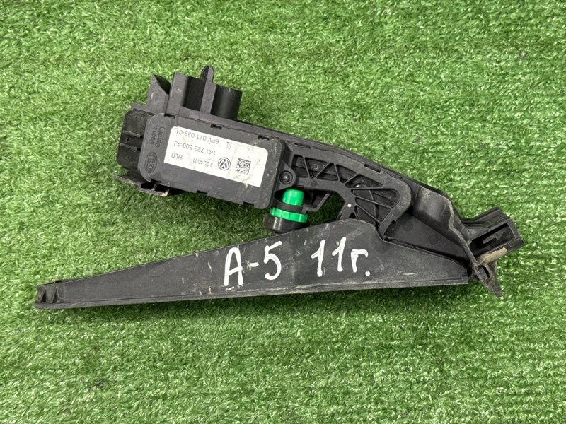 Педаль газа Skoda Octavia A5