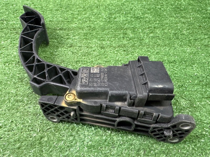 Педаль газа Ford Focus 2