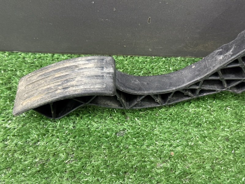 Педаль газа Ford Focus 2