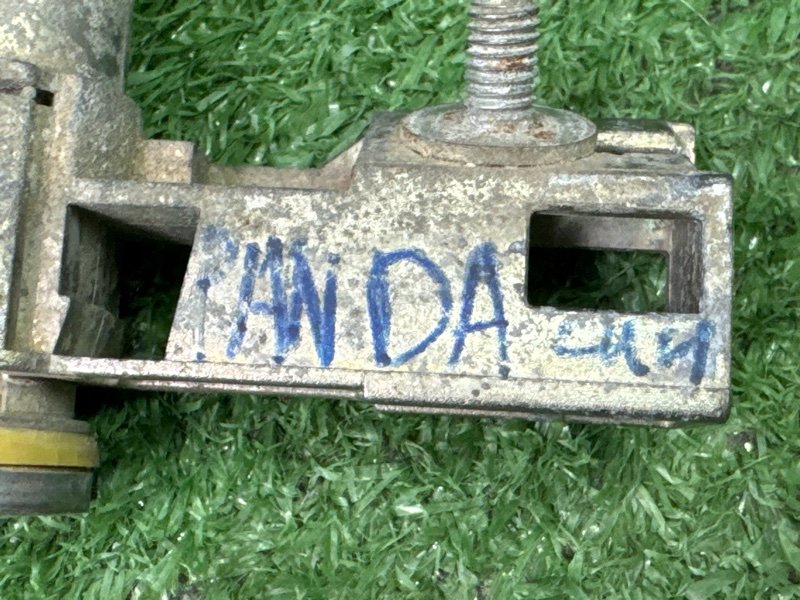 Личинка замка двери с ключом Fiat Panda