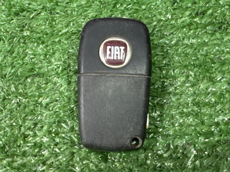 Личинка замка двери с ключом Fiat Panda