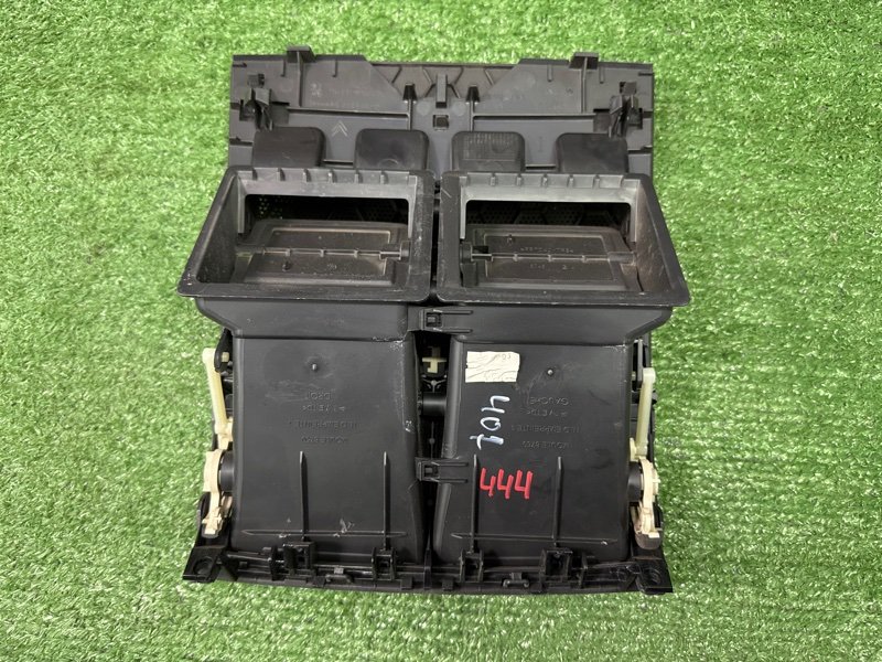 Дефлектор отопителя центральный Peugeot 407