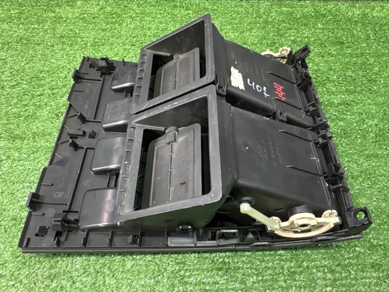 Дефлектор отопителя центральный Peugeot 407