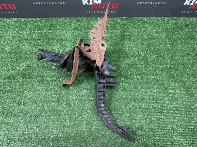 Педаль сцепления Ford Focus 2