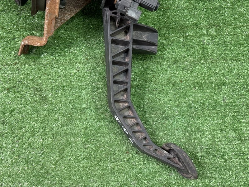 Педаль сцепления Ford Focus 2