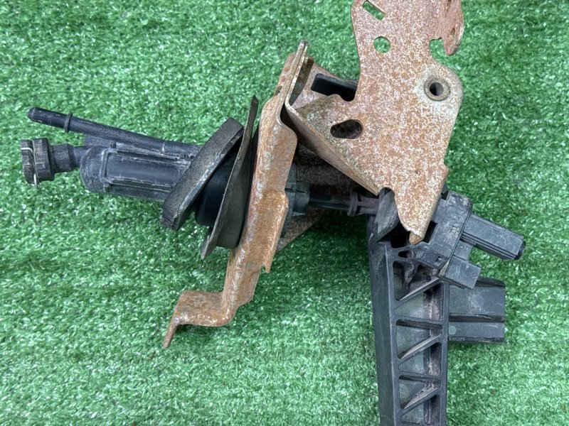 Педаль сцепления Ford Focus 2