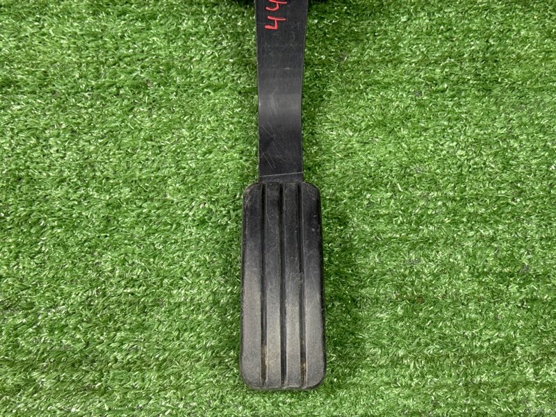 Педаль газа Renault Logan