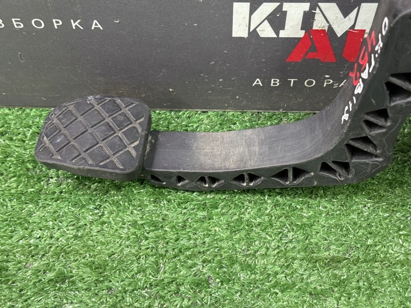 Педаль сцепления Skoda Octavia A5