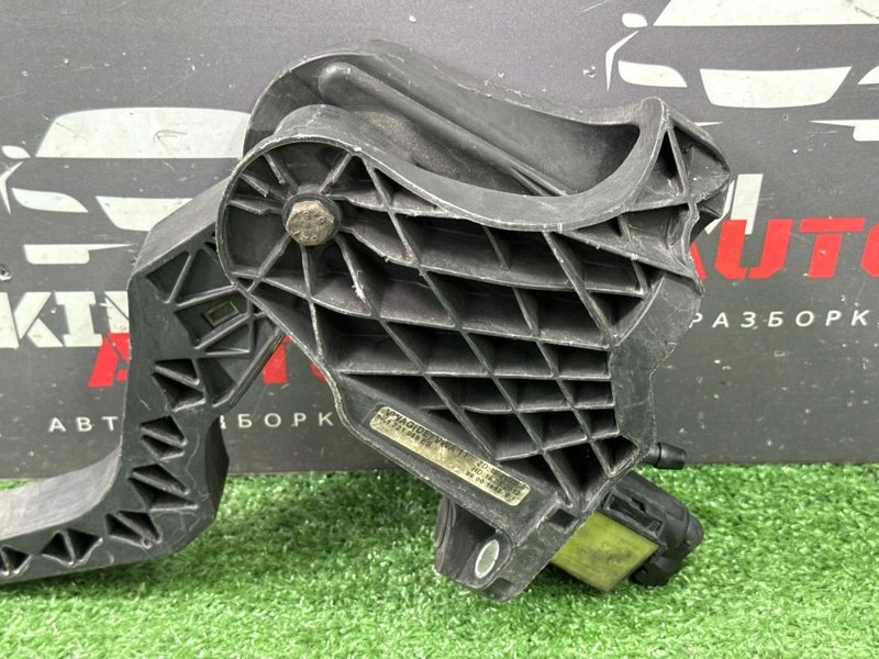 Педаль сцепления Skoda Octavia A5