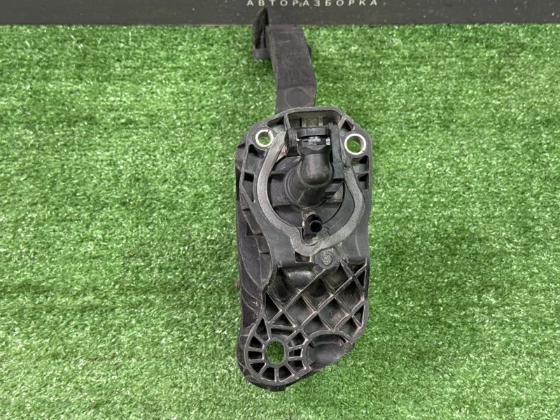 Педаль сцепления Skoda Octavia A5