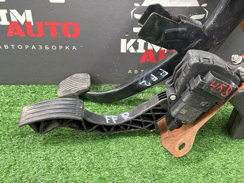 Педаль газа Ford Focus 2