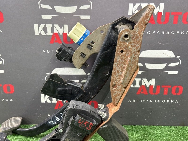 Педаль газа Ford Focus 2