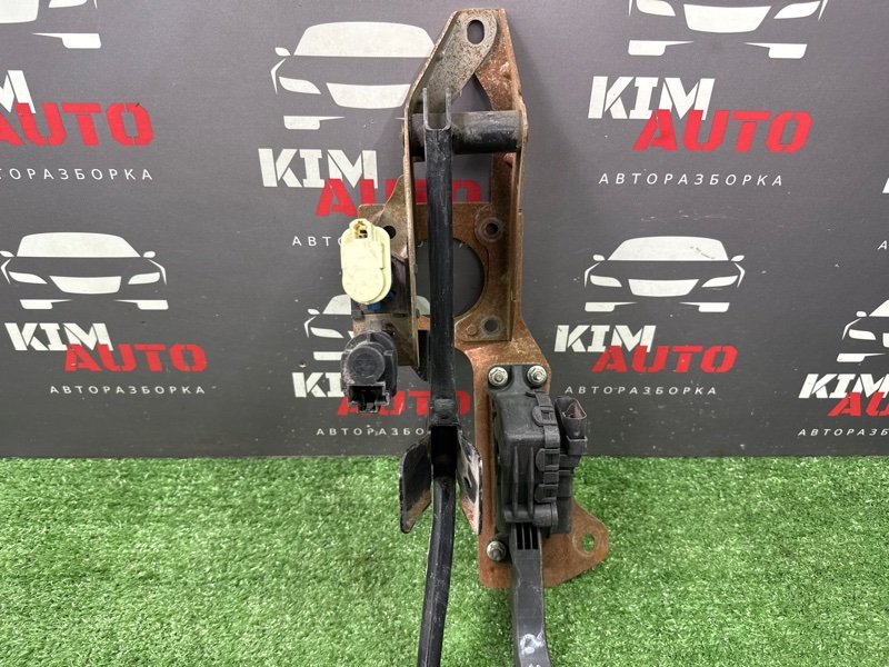 Педаль газа Ford Focus 2