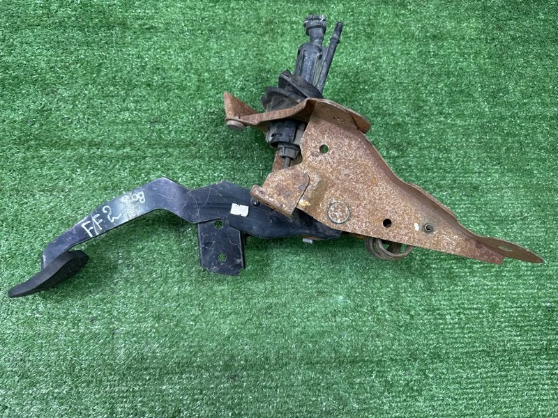 Педаль сцепления Ford Focus 2