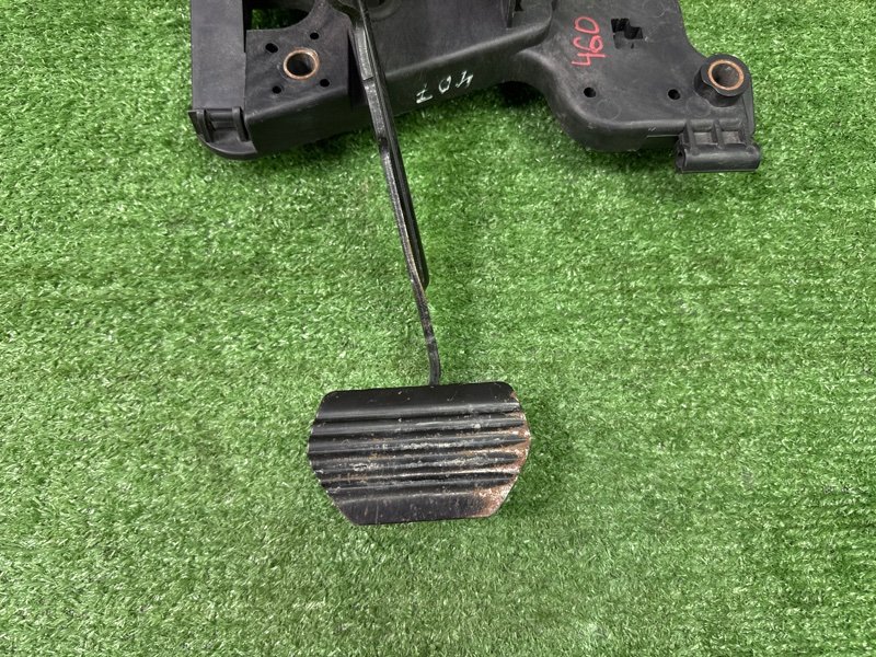 Педаль тормоза Peugeot 407