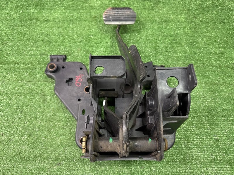 Педаль тормоза Peugeot 407