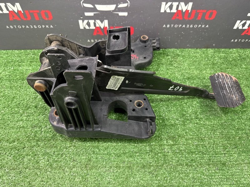 Педаль тормоза Peugeot 407