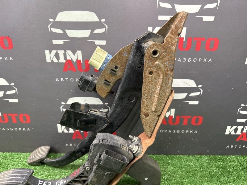 Педаль газа Ford Focus 2