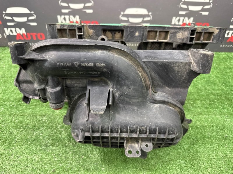 Коллектор впускной Ford Focus 2