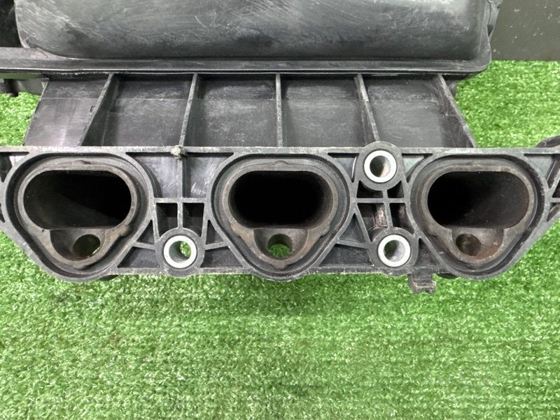 Коллектор впускной Skoda Fabia 1